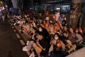 Người Dân TP.HCM Thức Trắng Đêm Chờ Diễu Binh