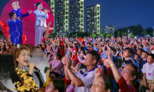 Hơn 10.000 khán giả hào hứng cổ vũ Hòa Minzy